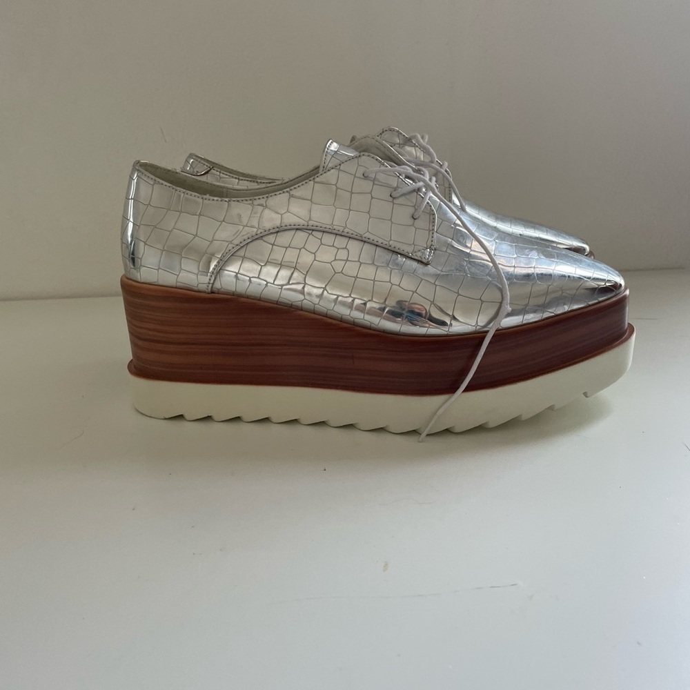 Seniorah Siver gator print lace up platform sneaker